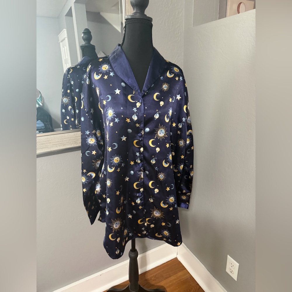VTG Y2K Dream Modes Celestial Satin Pajama Top Size Large.